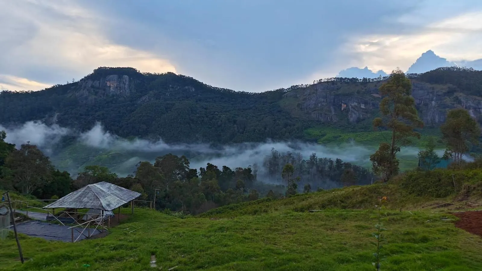 De Hobbit Tent Camping Vattavada